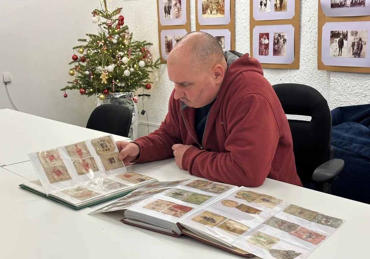 Polski kolekcjoner znalazł w Białymstoku unikalne papierki po cukierkach sprzed ponad 100 lat, wydrukowane w Grodnie