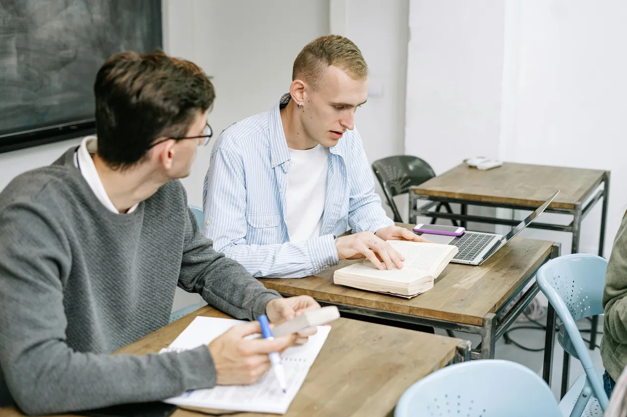 „Przez cały rok krzyczałem na studentów”. Na Białorusi pedagoga z 20-letnim stażem zwolniono z uczelni za poglądy polityczne — teraz uczy w Polsce