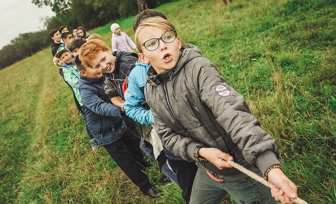„Nawet jacuzzi było”. Białorusini o warunkach i cenach letnich obozów w Polsce