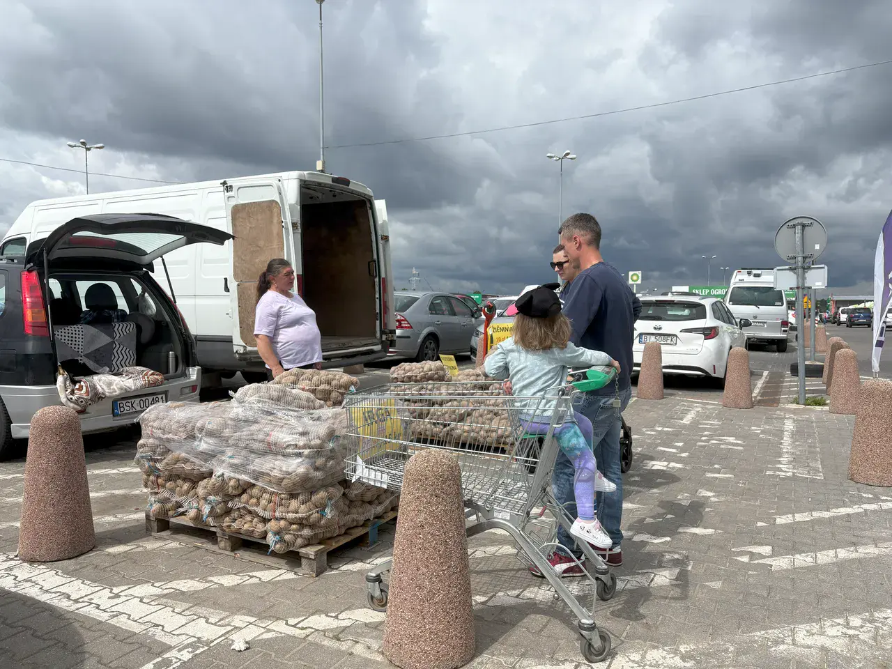 „Przyjdź z zaliczką — a ciężarówka z ziemniakami pojedzie na Białoruś”. Odwiedziliśmy rynek w Białymstoku, sprawdziliśmy ceny i prawie dogadaliśmy się z rolnikami