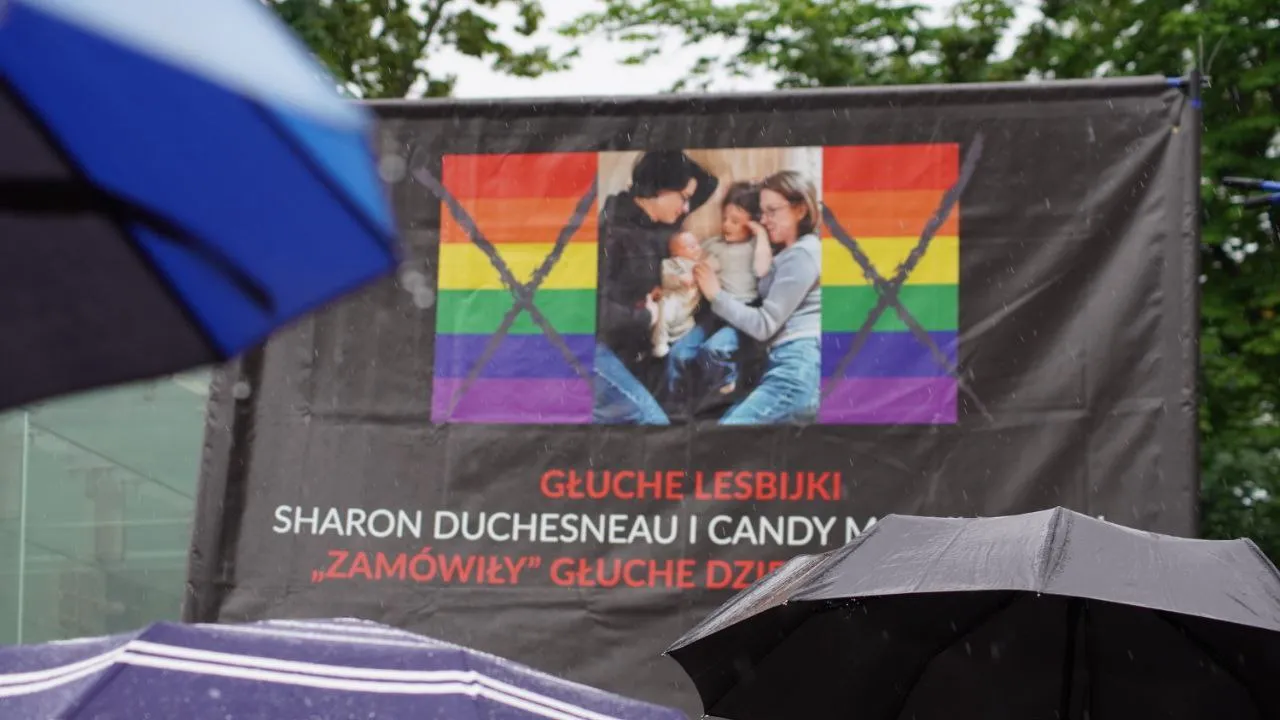 Transparent przeciwników marszu